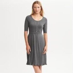 NWT BANANA REPUBLIC PLEATED DRESS TIPO GREY SIZE 0